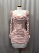 Carregue a imagem no visualizador da Galeria, Kimberly Dress- Pale Rose
