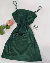 Load image into Gallery viewer, Julie Dress- Emerald Green
